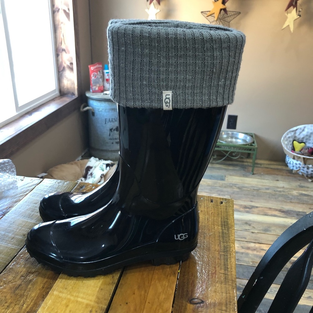 Ugg Shaya rain boots with ugg Shaya boot socks